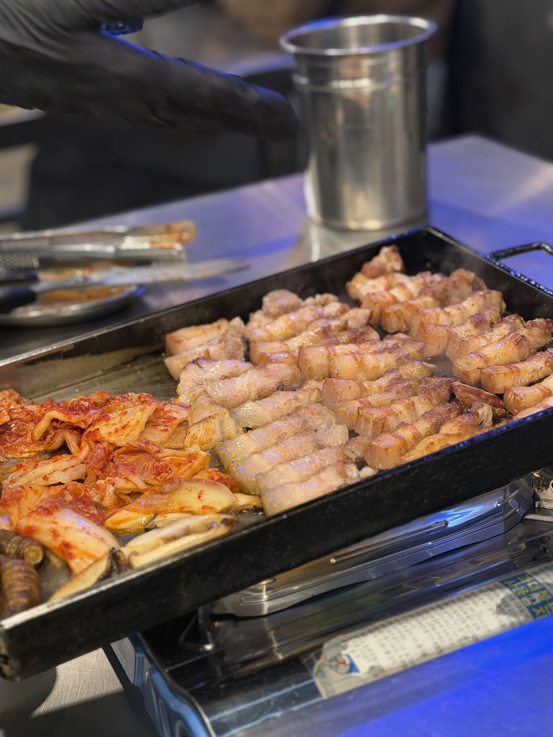 Kimchi and deodeok on the same plate