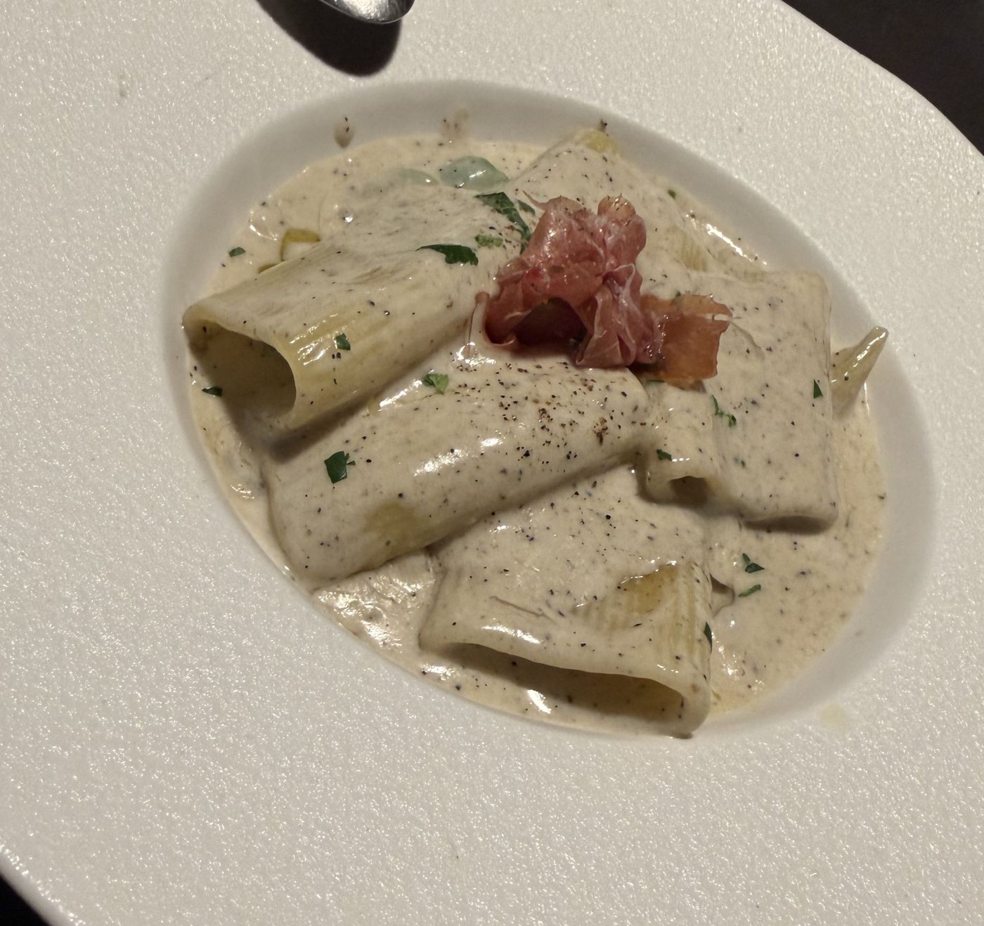 Truffle pasta with thick rigatoni and prosciutto